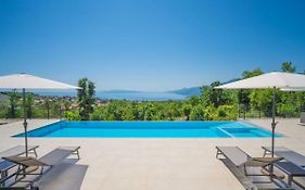 Villa Minimal By Interhome